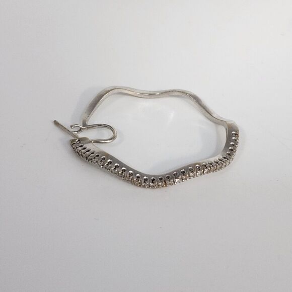 Elegant Wavy 18k White Gold Diamonds Hoop Earrings - Picture 5 of 10